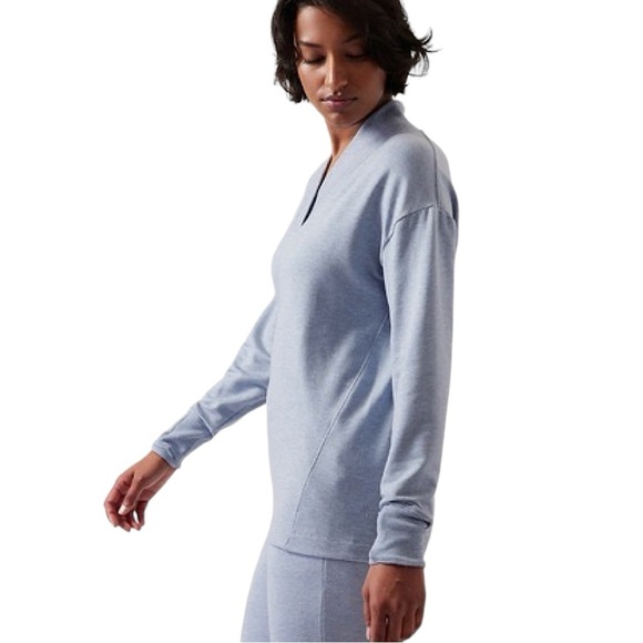 ATHLETA Clarity V-Neck Sweatshirt in Heron Blue Heather - Picture 1 of 12